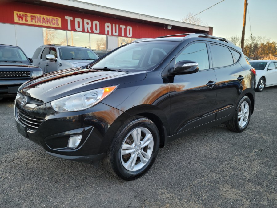 2013 Hyundai Tucson AWD GLS W/Leather interior, available for sale in East Windsor, Connecticut | Toro Auto. East Windsor, Connecticut
