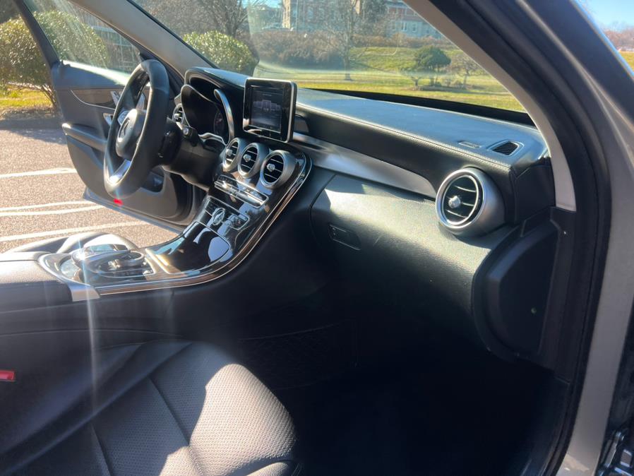 2015 Mercedes-Benz C-Class 4dr Sdn C300 Luxury 4MATIC, available for sale in Waterbury, Connecticut | Platinum Auto Care. Waterbury, Connecticut 2015 Mercedes-Benz C-Class 4dr Sdn C300 Luxury 4MATIC, available for sale in Waterbury, Connecticut | Platinum Auto Care. Waterbury, Connecticut