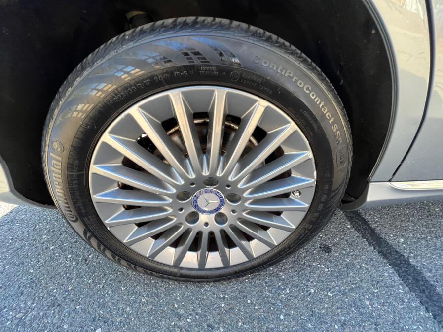 2015 Mercedes-Benz C-Class 4dr Sdn C300 Luxury 4MATIC, available for sale in Waterbury, Connecticut | Platinum Auto Care. Waterbury, Connecticut 2015 Mercedes-Benz C-Class 4dr Sdn C300 Luxury 4MATIC, available for sale in Waterbury, Connecticut | Platinum Auto Care. Waterbury, Connecticut