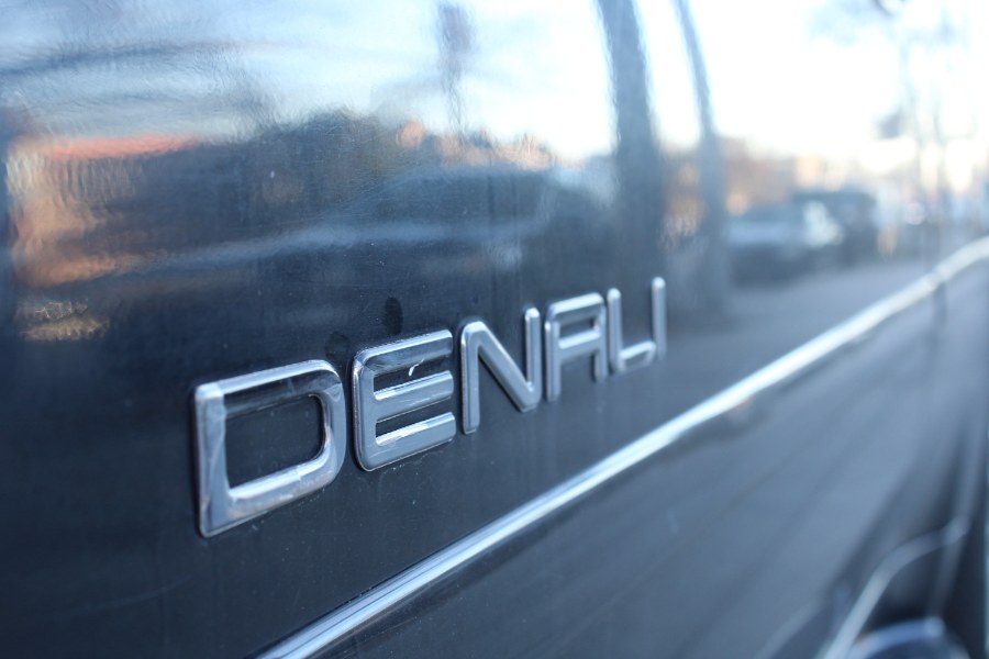 2007 GMC Envoy 4WD 4dr Denali, available for sale in BROOKLYN, New York | Deals on Wheels International Auto. BROOKLYN, New York 2007 GMC Envoy 4WD 4dr Denali, available for sale in BROOKLYN, New York | Deals on Wheels International Auto. BROOKLYN, New York