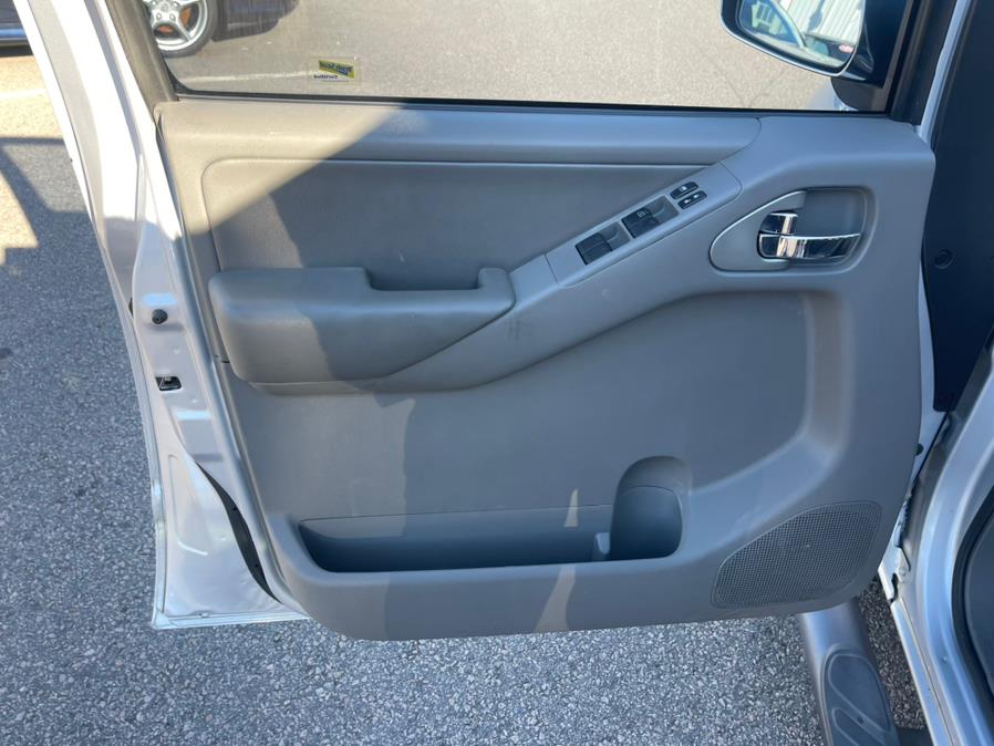 2010 Nissan Frontier 4WD Crew Cab SWB Auto LE, available for sale in South Windsor, Connecticut | Mike And Tony Auto Sales, Inc. South Windsor, Connecticut 2010 Nissan Frontier 4WD Crew Cab SWB Auto LE, available for sale in South Windsor, Connecticut | Mike And Tony Auto Sales, Inc. South Windsor, Connecticut