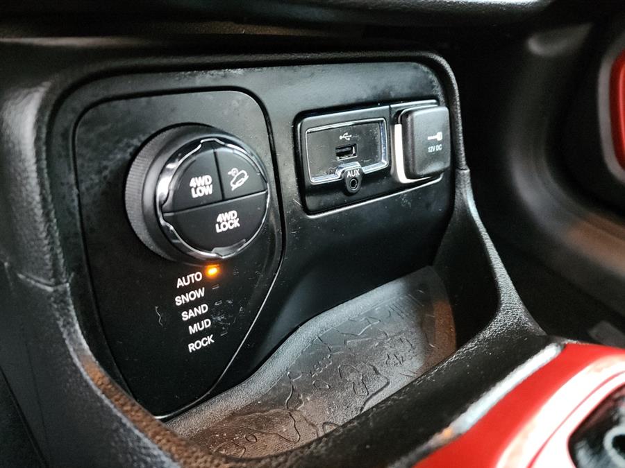 2015 Jeep Renegade 4WD 4dr Trailhawk, available for sale in Islip, New York | L.I. Auto Gallery. Islip, New York 2015 Jeep Renegade 4WD 4dr Trailhawk, available for sale in Islip, New York | L.I. Auto Gallery. Islip, New York