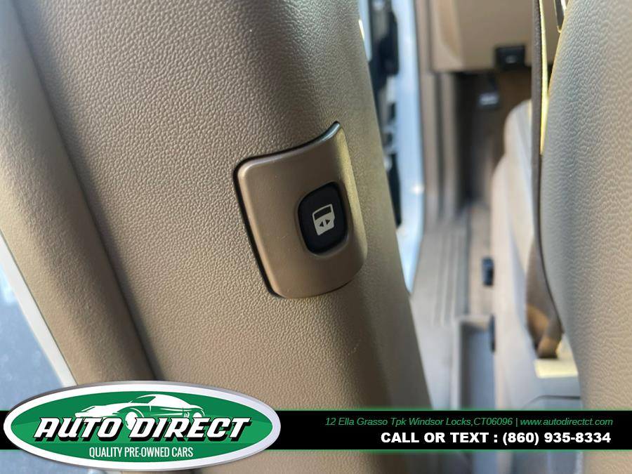 2016 Chrysler Town & Country 4dr Wgn Touring, available for sale in Windsor Locks, Connecticut | Auto Direct LLC. Windsor Locks, Connecticut 2016 Chrysler Town & Country 4dr Wgn Touring, available for sale in Windsor Locks, Connecticut | Auto Direct LLC. Windsor Locks, Connecticut