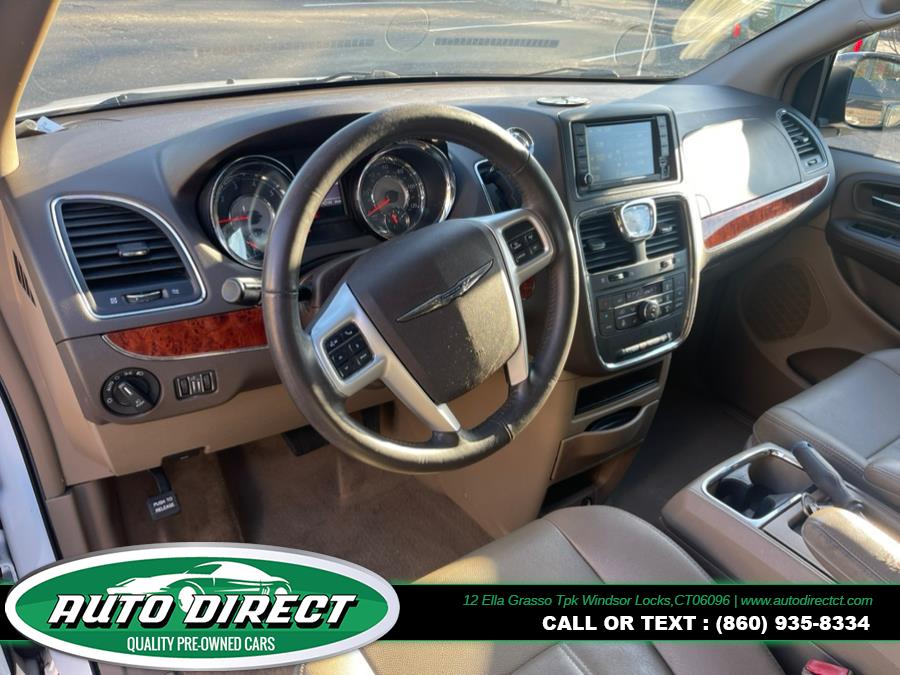 2016 Chrysler Town & Country 4dr Wgn Touring, available for sale in Windsor Locks, Connecticut | Auto Direct LLC. Windsor Locks, Connecticut 2016 Chrysler Town & Country 4dr Wgn Touring, available for sale in Windsor Locks, Connecticut | Auto Direct LLC. Windsor Locks, Connecticut