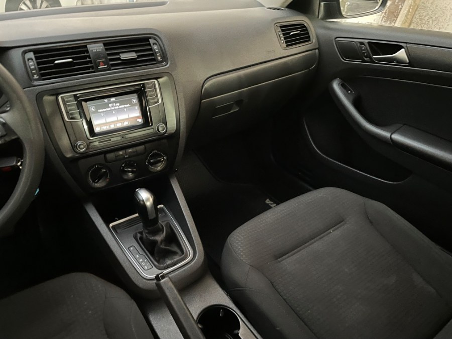 2016 Volkswagen Jetta Sedan 4dr Auto 1.4T S w/Technology, available for sale in Corona, California | Green Light Auto. Corona, California 2016 Volkswagen Jetta Sedan 4dr Auto 1.4T S w/Technology, available for sale in Corona, California | Green Light Auto. Corona, California