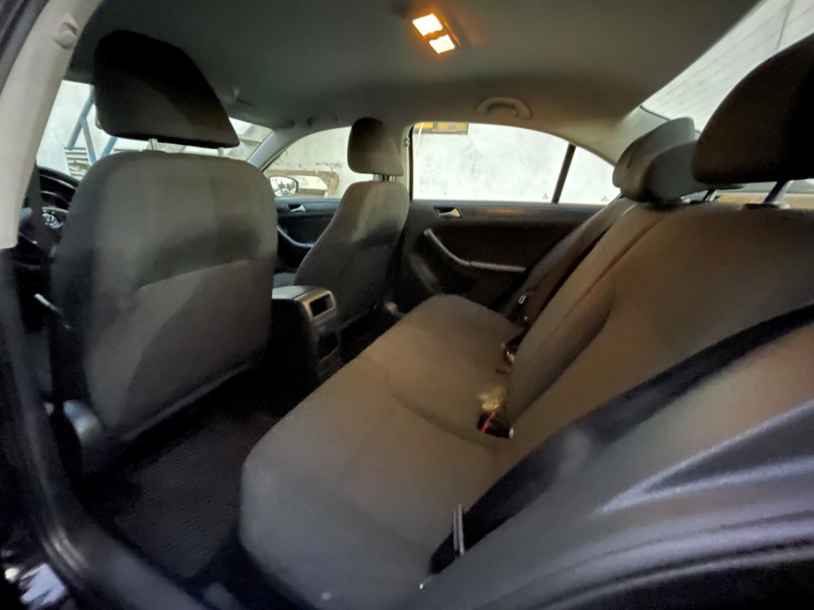 2016 Volkswagen Jetta Sedan 4dr Auto 1.4T S w/Technology, available for sale in Corona, California | Green Light Auto. Corona, California 2016 Volkswagen Jetta Sedan 4dr Auto 1.4T S w/Technology, available for sale in Corona, California | Green Light Auto. Corona, California