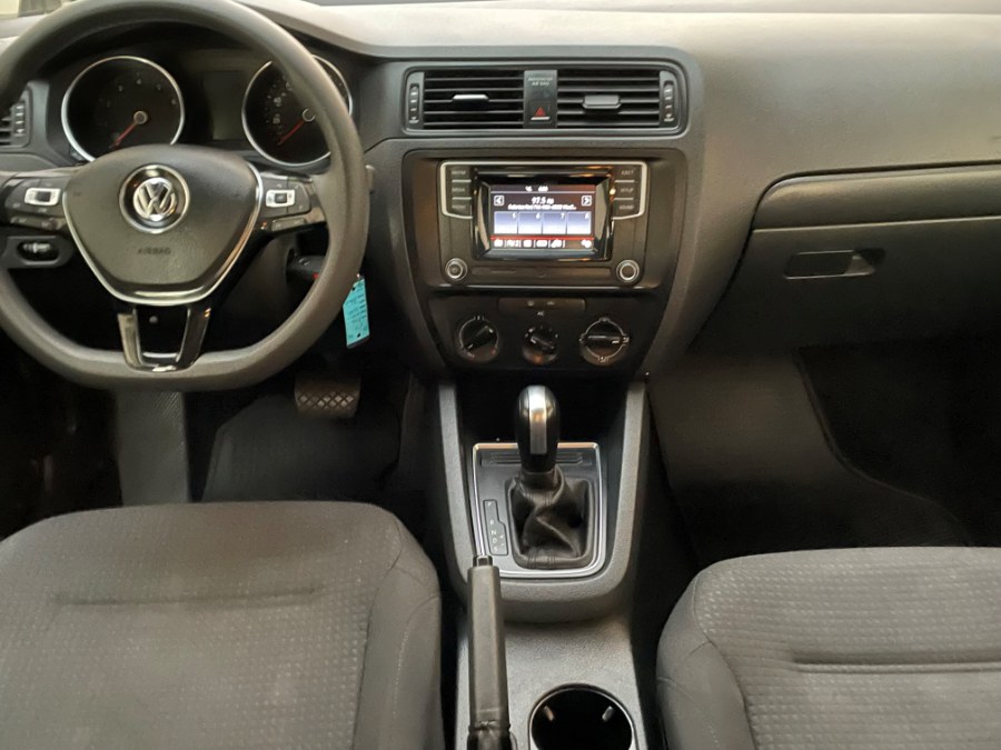 2016 Volkswagen Jetta Sedan 4dr Auto 1.4T S w/Technology, available for sale in Corona, California | Green Light Auto. Corona, California 2016 Volkswagen Jetta Sedan 4dr Auto 1.4T S w/Technology, available for sale in Corona, California | Green Light Auto. Corona, California