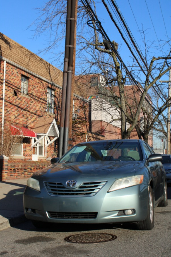 2009 Toyota Camry 4dr Sdn I4 Auto XLE (Natl), available for sale in BROOKLYN, New York | Deals on Wheels International Auto. BROOKLYN, New York