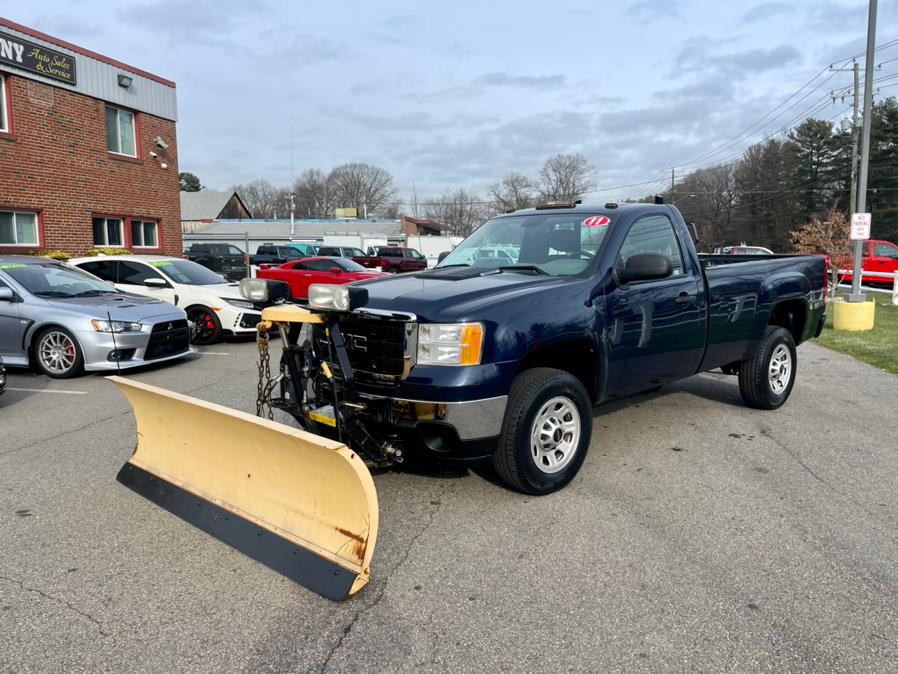 2011 GMC Sierra 2500HD 4WD Reg Cab 133.7" Work Truck, available for sale in South Windsor, Connecticut | Mike And Tony Auto Sales, Inc. South Windsor, Connecticut