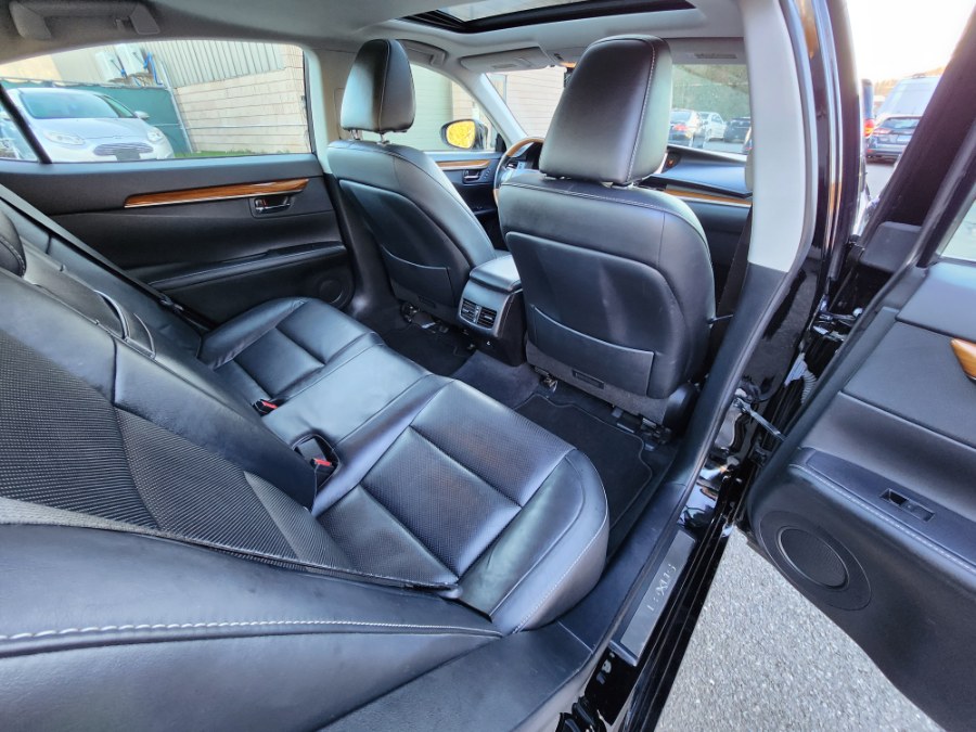 2013 Lexus ES 300h 4dr Sdn Hybrid, available for sale in Bristol, Connecticut | Dealmax Motors LLC. Bristol, Connecticut 2013 Lexus ES 300h 4dr Sdn Hybrid, available for sale in Bristol, Connecticut | Dealmax Motors LLC. Bristol, Connecticut