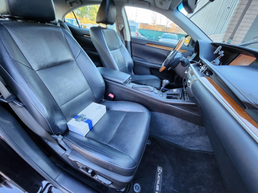 2013 Lexus ES 300h 4dr Sdn Hybrid, available for sale in Bristol, Connecticut | Dealmax Motors LLC. Bristol, Connecticut 2013 Lexus ES 300h 4dr Sdn Hybrid, available for sale in Bristol, Connecticut | Dealmax Motors LLC. Bristol, Connecticut