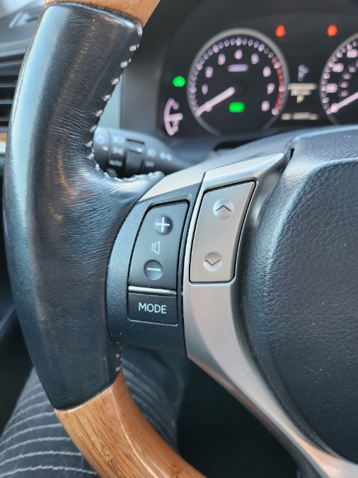 2013 Lexus ES 300h 4dr Sdn Hybrid, available for sale in Bristol, Connecticut | Dealmax Motors LLC. Bristol, Connecticut 2013 Lexus ES 300h 4dr Sdn Hybrid, available for sale in Bristol, Connecticut | Dealmax Motors LLC. Bristol, Connecticut