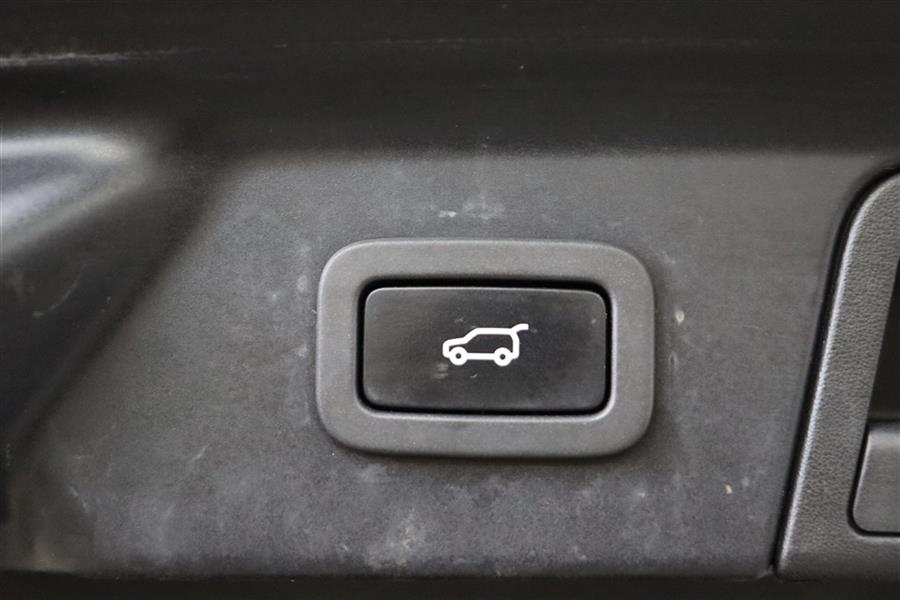 2018 Land Rover Range Rover Velar R-DYNAMIC SE, available for sale in Paterson, New Jersey | Fast Track Motors. Paterson, New Jersey 2018 Land Rover Range Rover Velar R-DYNAMIC SE, available for sale in Paterson, New Jersey | Fast Track Motors. Paterson, New Jersey