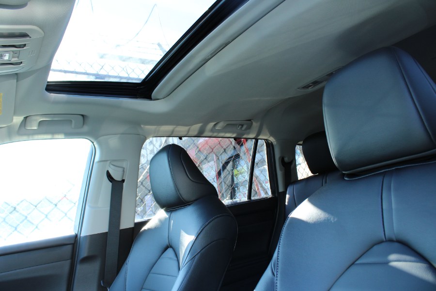 2022 Toyota Highlander XLE AWD (Natl), available for sale in BROOKLYN, New York | Deals on Wheels International Auto. BROOKLYN, New York 2022 Toyota Highlander XLE AWD (Natl), available for sale in BROOKLYN, New York | Deals on Wheels International Auto. BROOKLYN, New York