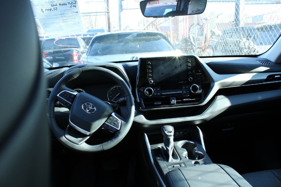 2022 Toyota Highlander XLE AWD (Natl), available for sale in BROOKLYN, New York | Deals on Wheels International Auto. BROOKLYN, New York 2022 Toyota Highlander XLE AWD (Natl), available for sale in BROOKLYN, New York | Deals on Wheels International Auto. BROOKLYN, New York