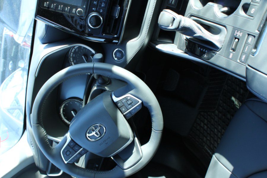 2022 Toyota Highlander XLE AWD (Natl), available for sale in BROOKLYN, New York | Deals on Wheels International Auto. BROOKLYN, New York 2022 Toyota Highlander XLE AWD (Natl), available for sale in BROOKLYN, New York | Deals on Wheels International Auto. BROOKLYN, New York