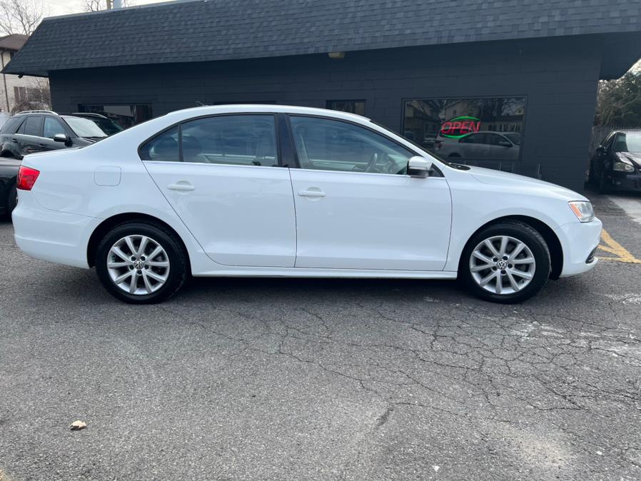 2014 Volkswagen Jetta Sedan 4dr Auto SE w/Connectivity/Sunroof PZEV, available for sale in Little Ferry, New Jersey | Easy Credit of Jersey. Little Ferry, New Jersey