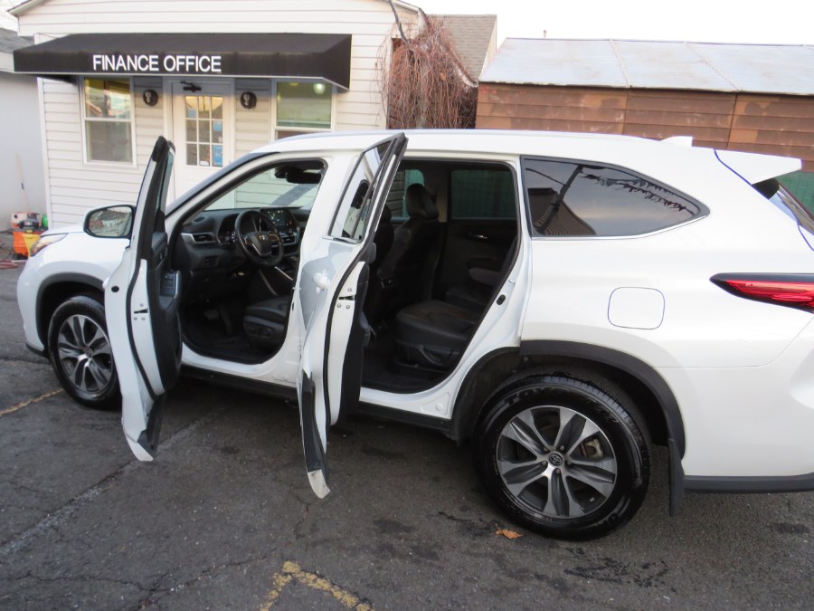 2022 Toyota Highlander XLE, available for sale in Middle Village, New York | Road Masters II INC. Middle Village, New York 2022 Toyota Highlander XLE, available for sale in Middle Village, New York | Road Masters II INC. Middle Village, New York