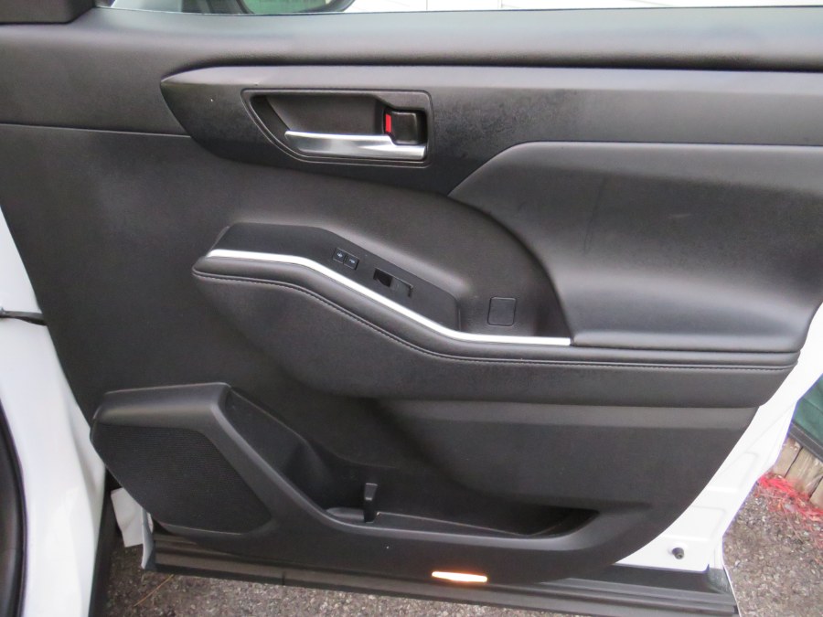 2022 Toyota Highlander XLE, available for sale in Middle Village, New York | Road Masters II INC. Middle Village, New York 2022 Toyota Highlander XLE, available for sale in Middle Village, New York | Road Masters II INC. Middle Village, New York