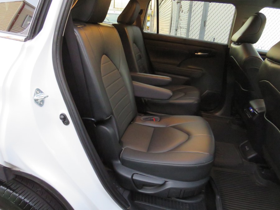 2022 Toyota Highlander XLE, available for sale in Middle Village, New York | Road Masters II INC. Middle Village, New York 2022 Toyota Highlander XLE, available for sale in Middle Village, New York | Road Masters II INC. Middle Village, New York