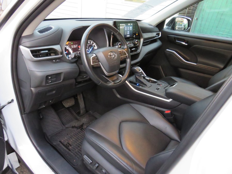 2022 Toyota Highlander XLE, available for sale in Middle Village, New York | Road Masters II INC. Middle Village, New York 2022 Toyota Highlander XLE, available for sale in Middle Village, New York | Road Masters II INC. Middle Village, New York