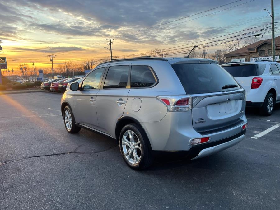 2015 Mitsubishi Outlander 2WD 4dr SE, available for sale in Vernon, Connecticut | Diamond Auto Cars LLC. Vernon, Connecticut 2015 Mitsubishi Outlander 2WD 4dr SE, available for sale in Vernon, Connecticut | Diamond Auto Cars LLC. Vernon, Connecticut