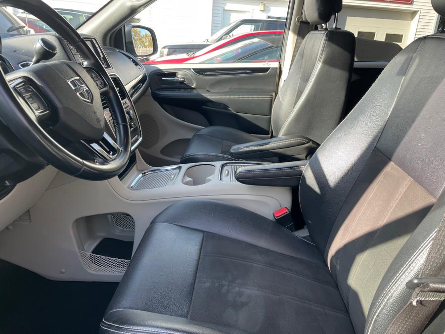 2019 Dodge Grand Caravan SXT Wagon, available for sale in Agawam, Massachusetts | Malkoon Motors. Agawam, Massachusetts 2019 Dodge Grand Caravan SXT Wagon, available for sale in Agawam, Massachusetts | Malkoon Motors. Agawam, Massachusetts