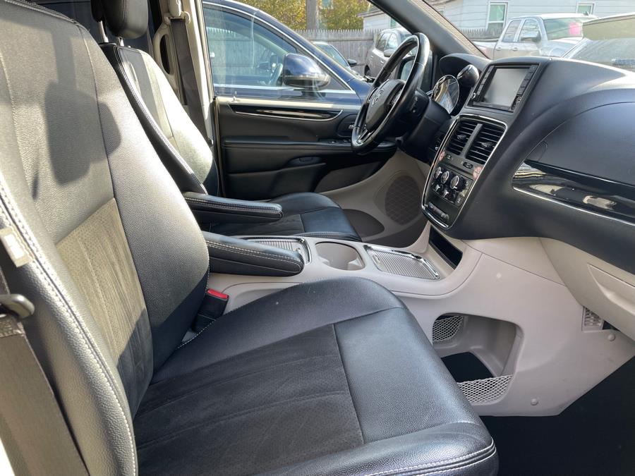 2019 Dodge Grand Caravan SXT Wagon, available for sale in Agawam, Massachusetts | Malkoon Motors. Agawam, Massachusetts 2019 Dodge Grand Caravan SXT Wagon, available for sale in Agawam, Massachusetts | Malkoon Motors. Agawam, Massachusetts