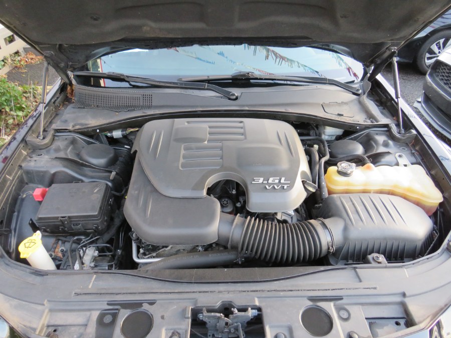 2014 Chrysler 300 4dr Sdn, available for sale in Middle Village, New York | Road Masters II INC. Middle Village, New York 2014 Chrysler 300 4dr Sdn, available for sale in Middle Village, New York | Road Masters II INC. Middle Village, New York