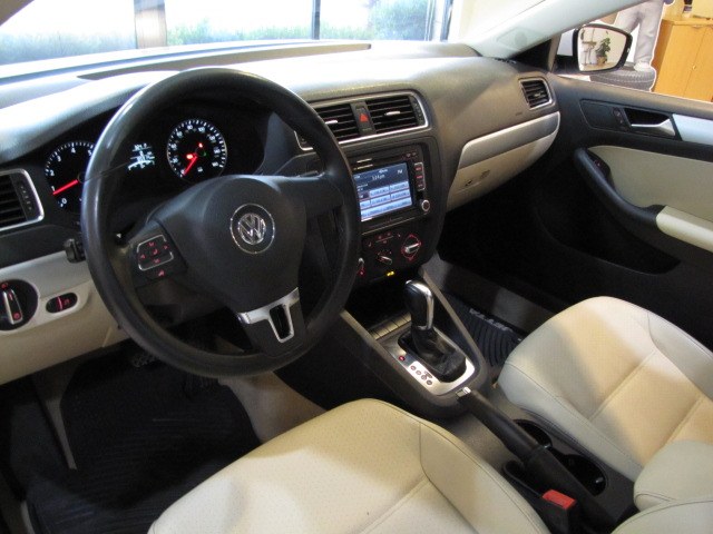 2013 Volkswagen Jetta Sedan 4dr Auto SE w/Convenience/Sunroof PZEV, available for sale in Placentia, California | Auto Network Group Inc. Placentia, California 2013 Volkswagen Jetta Sedan 4dr Auto SE w/Convenience/Sunroof PZEV, available for sale in Placentia, California | Auto Network Group Inc. Placentia, California