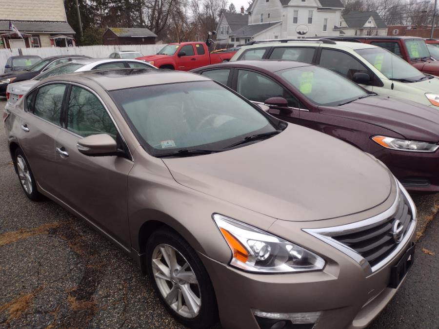 2014 Nissan Altima 4dr Sdn I4 2.5 SV, available for sale in Chicopee, Massachusetts | Matts Auto Mall LLC. Chicopee, Massachusetts