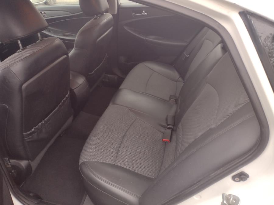 Used Hyundai Sonata 4dr Sdn 2.4L Auto SE *Ltd Avail* 2011 | Matts Auto Mall LLC. Chicopee, Massachusetts Used Hyundai Sonata 4dr Sdn 2.4L Auto SE *Ltd Avail* 2011 | Matts Auto Mall LLC. Chicopee, Massachusetts