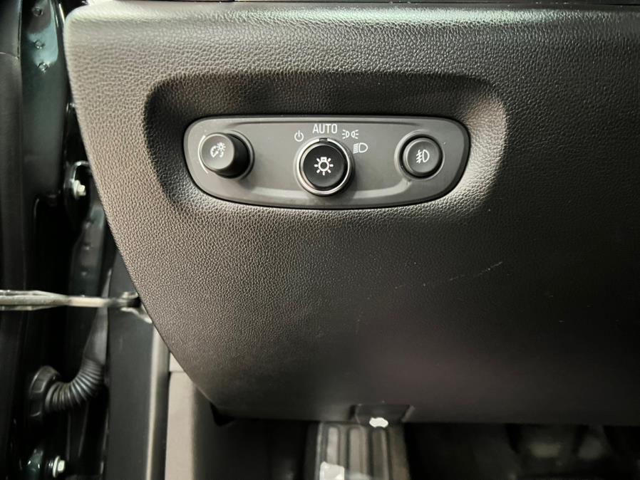 2019 Chevrolet Traverse FWD 4dr LT Cloth w/1LT, available for sale in Massapequa Park, New York | Power Motors East. Massapequa Park, New York 2019 Chevrolet Traverse FWD 4dr LT Cloth w/1LT, available for sale in Massapequa Park, New York | Power Motors East. Massapequa Park, New York