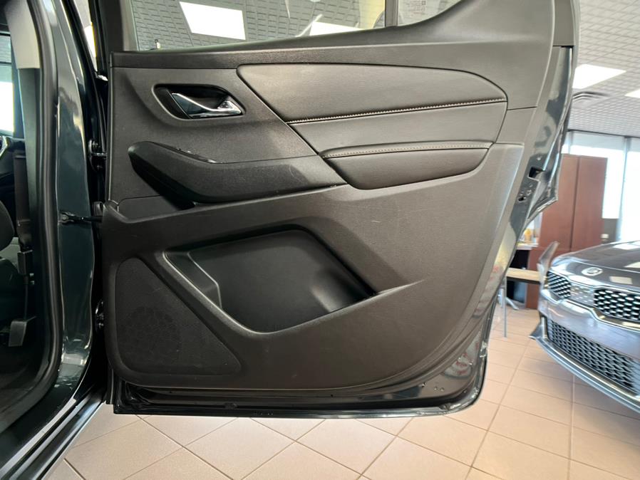 2019 Chevrolet Traverse FWD 4dr LT Cloth w/1LT, available for sale in Massapequa Park, New York | Power Motors East. Massapequa Park, New York 2019 Chevrolet Traverse FWD 4dr LT Cloth w/1LT, available for sale in Massapequa Park, New York | Power Motors East. Massapequa Park, New York