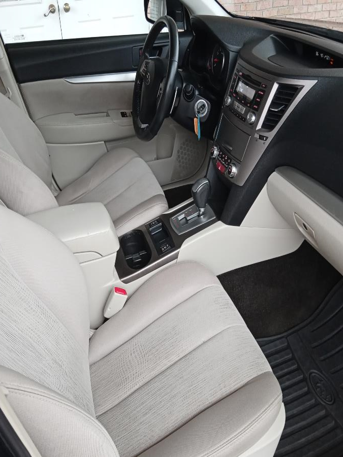 2013 Subaru Outback 4dr Wgn H4 Auto 2.5i Premium, available for sale in New Britain, Connecticut | Supreme Automotive. New Britain, Connecticut 2013 Subaru Outback 4dr Wgn H4 Auto 2.5i Premium, available for sale in New Britain, Connecticut | Supreme Automotive. New Britain, Connecticut