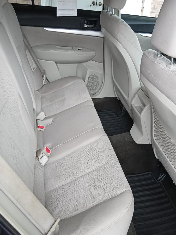 2013 Subaru Outback 4dr Wgn H4 Auto 2.5i Premium, available for sale in New Britain, Connecticut | Supreme Automotive. New Britain, Connecticut 2013 Subaru Outback 4dr Wgn H4 Auto 2.5i Premium, available for sale in New Britain, Connecticut | Supreme Automotive. New Britain, Connecticut