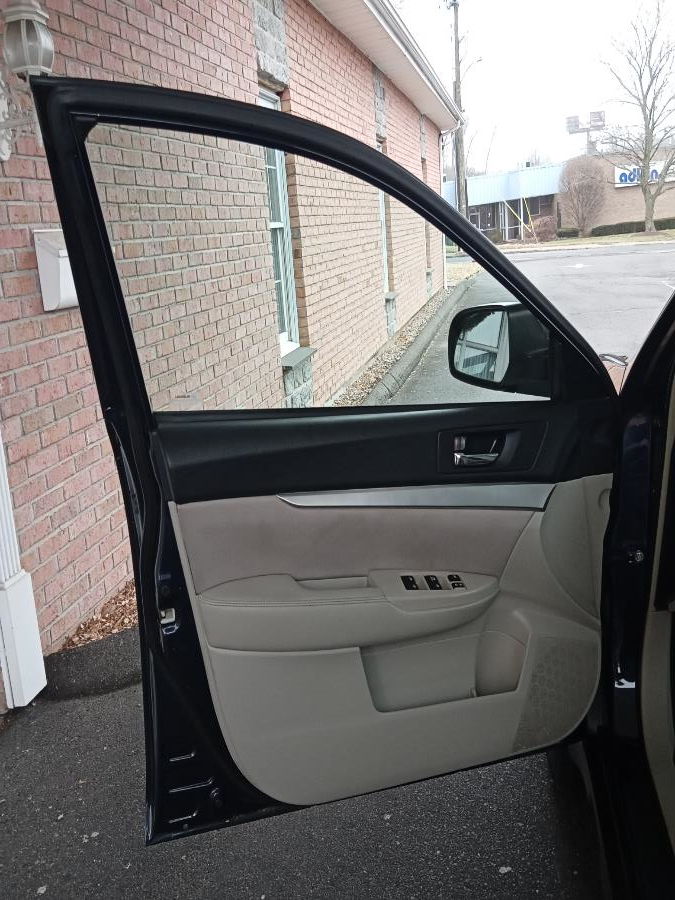 2013 Subaru Outback 4dr Wgn H4 Auto 2.5i Premium, available for sale in New Britain, Connecticut | Supreme Automotive. New Britain, Connecticut 2013 Subaru Outback 4dr Wgn H4 Auto 2.5i Premium, available for sale in New Britain, Connecticut | Supreme Automotive. New Britain, Connecticut