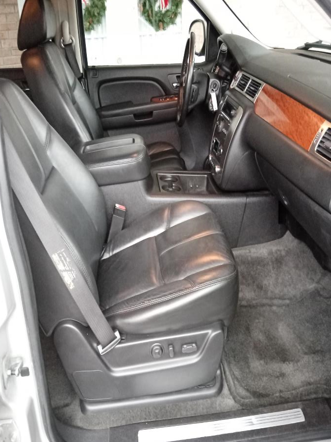 2007 GMC Yukon 4WD 4dr 1500 SLT, available for sale in New Britain, Connecticut | Supreme Automotive. New Britain, Connecticut 2007 GMC Yukon 4WD 4dr 1500 SLT, available for sale in New Britain, Connecticut | Supreme Automotive. New Britain, Connecticut
