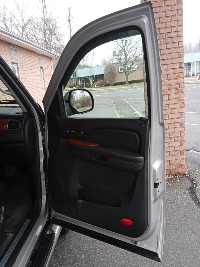 2007 GMC Yukon 4WD 4dr 1500 SLT, available for sale in New Britain, Connecticut | Supreme Automotive. New Britain, Connecticut 2007 GMC Yukon 4WD 4dr 1500 SLT, available for sale in New Britain, Connecticut | Supreme Automotive. New Britain, Connecticut