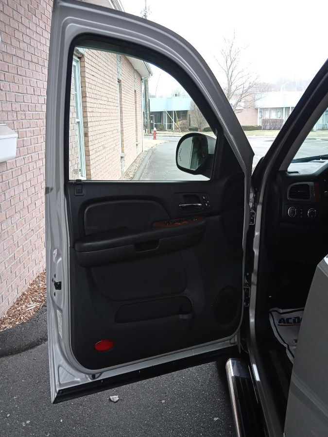 2007 GMC Yukon 4WD 4dr 1500 SLT, available for sale in New Britain, Connecticut | Supreme Automotive. New Britain, Connecticut 2007 GMC Yukon 4WD 4dr 1500 SLT, available for sale in New Britain, Connecticut | Supreme Automotive. New Britain, Connecticut