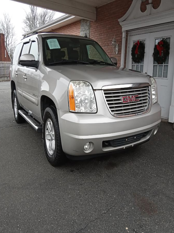 2007 GMC Yukon 4WD 4dr 1500 SLT, available for sale in New Britain, Connecticut | Supreme Automotive. New Britain, Connecticut