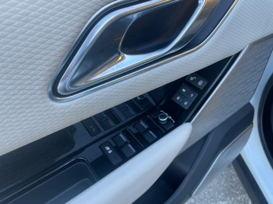 2019 Land Rover Range Rover Velar P250 R-Dynamic SE, available for sale in Jamaica, New York | Sylhet Motors Inc.. Jamaica, New York 2019 Land Rover Range Rover Velar P250 R-Dynamic SE, available for sale in Jamaica, New York | Sylhet Motors Inc.. Jamaica, New York