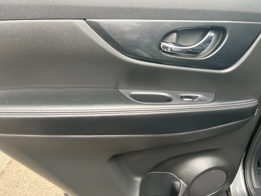 2015 Nissan Rogue AWD 4dr SL, available for sale in Bristol, Connecticut | Bristol Auto Center LLC. Bristol, Connecticut 2015 Nissan Rogue AWD 4dr SL, available for sale in Bristol, Connecticut | Bristol Auto Center LLC. Bristol, Connecticut