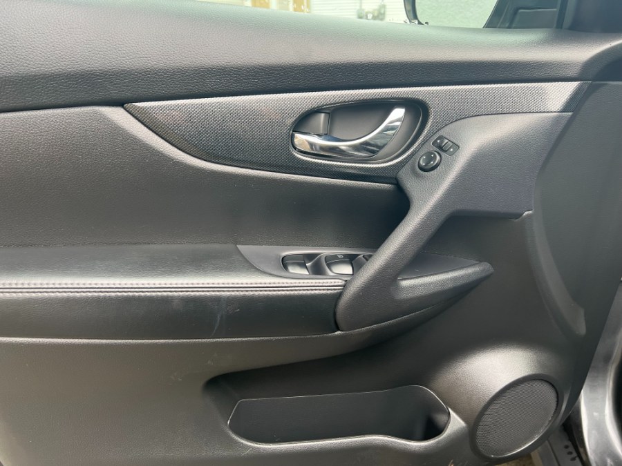 2015 Nissan Rogue AWD 4dr SL, available for sale in Bristol, Connecticut | Bristol Auto Center LLC. Bristol, Connecticut 2015 Nissan Rogue AWD 4dr SL, available for sale in Bristol, Connecticut | Bristol Auto Center LLC. Bristol, Connecticut