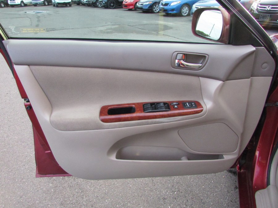 2006 Toyota Camry 4dr Sdn XLE Auto, available for sale in East Windsor, Connecticut | United Auto Sales of E Windsor, Inc. East Windsor, Connecticut 2006 Toyota Camry 4dr Sdn XLE Auto, available for sale in East Windsor, Connecticut | United Auto Sales of E Windsor, Inc. East Windsor, Connecticut
