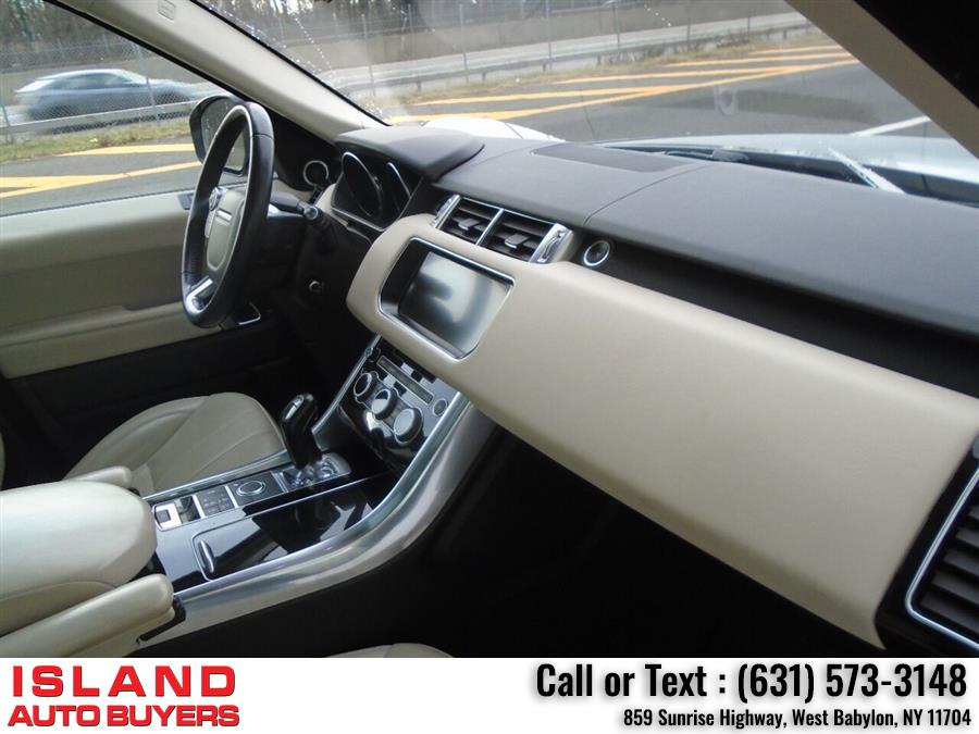 2017 Land Rover Range Rover Sport HSE AWD 4dr SUV, available for sale in West Babylon, New York | Island Auto Buyers. West Babylon, New York 2017 Land Rover Range Rover Sport HSE AWD 4dr SUV, available for sale in West Babylon, New York | Island Auto Buyers. West Babylon, New York