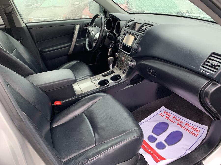 2013 Toyota Highlander 4WD 4dr V6 (Natl), available for sale in Springfield, Massachusetts | Absolute Motors Inc. Springfield, Massachusetts 2013 Toyota Highlander 4WD 4dr V6 (Natl), available for sale in Springfield, Massachusetts | Absolute Motors Inc. Springfield, Massachusetts
