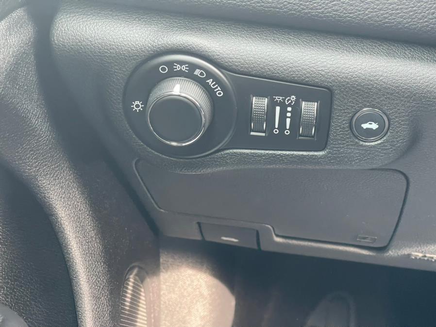 2015 Chrysler 200 4dr Sdn Limited FWD, available for sale in Irvington, New Jersey | Elis Motors Corp. Irvington, New Jersey 2015 Chrysler 200 4dr Sdn Limited FWD, available for sale in Irvington, New Jersey | Elis Motors Corp. Irvington, New Jersey