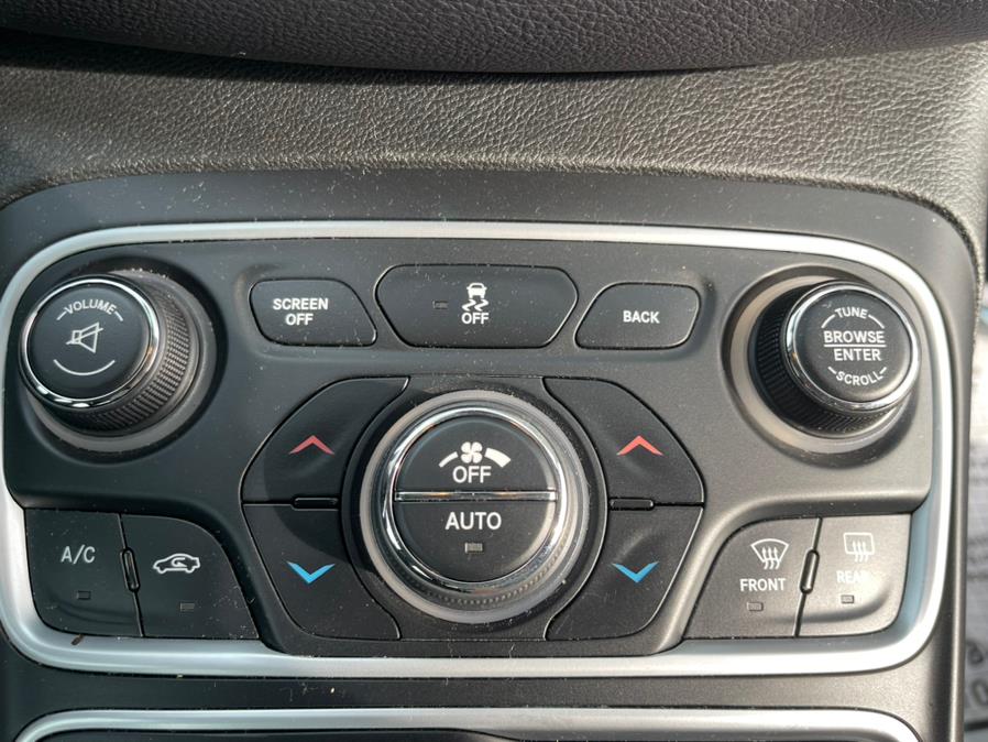 2015 Chrysler 200 4dr Sdn Limited FWD, available for sale in Irvington, New Jersey | Elis Motors Corp. Irvington, New Jersey 2015 Chrysler 200 4dr Sdn Limited FWD, available for sale in Irvington, New Jersey | Elis Motors Corp. Irvington, New Jersey