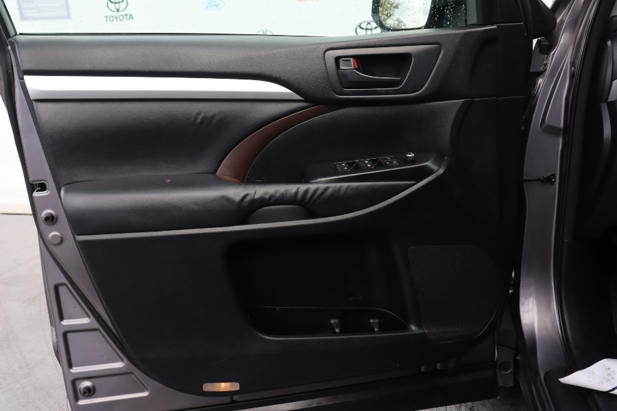 2015 Toyota Highlander FWD 4dr V6 LE Plus (Natl), available for sale in Santa Ana, California | Auto Max Of Santa Ana. Santa Ana, California 2015 Toyota Highlander FWD 4dr V6 LE Plus (Natl), available for sale in Santa Ana, California | Auto Max Of Santa Ana. Santa Ana, California